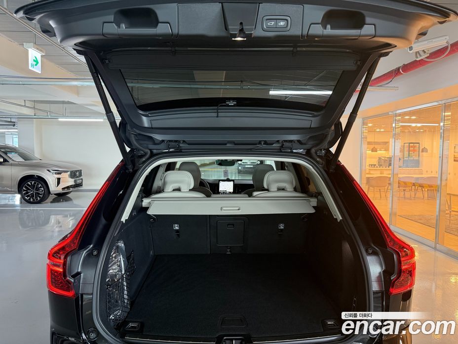 Volvo XC60 2nd Gen фото 18