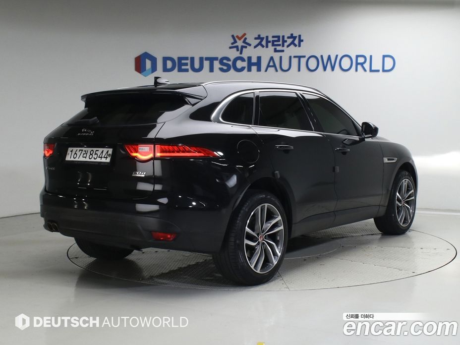 Jaguar F-PACE фото 2