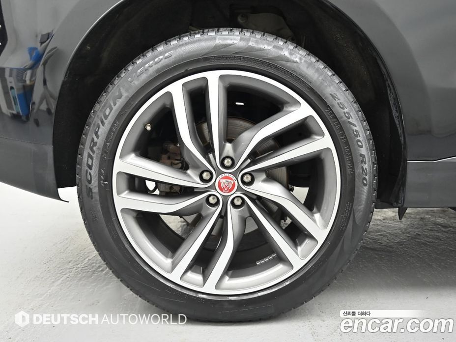Jaguar F-PACE фото 5