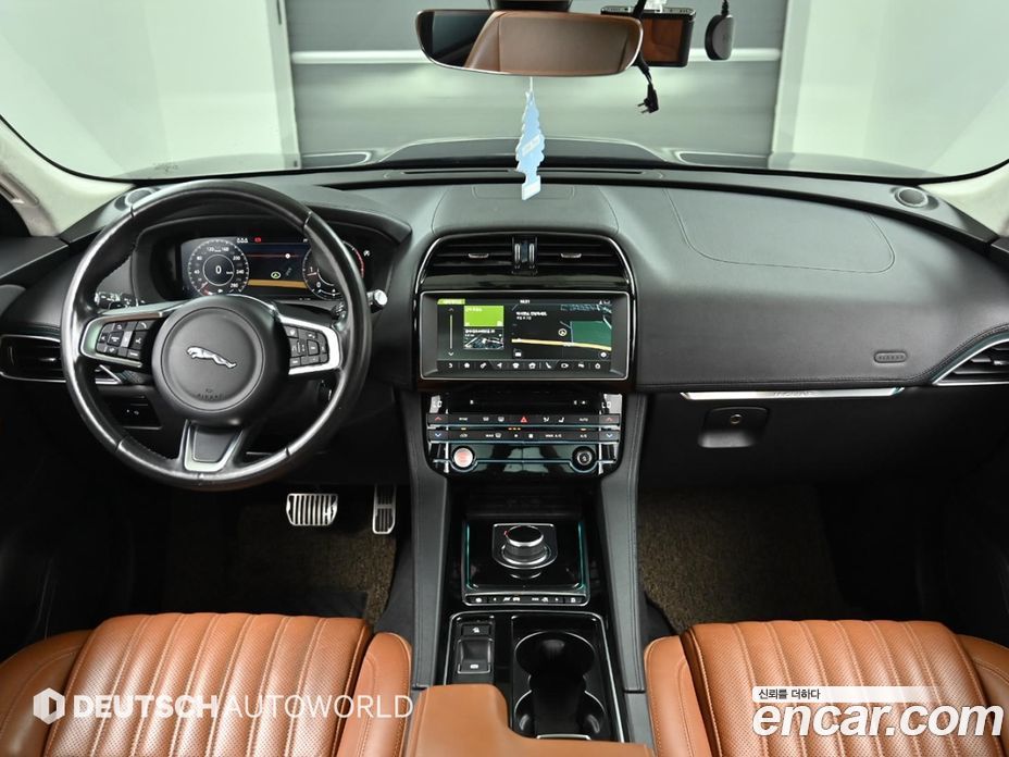 Jaguar F-PACE фото 7