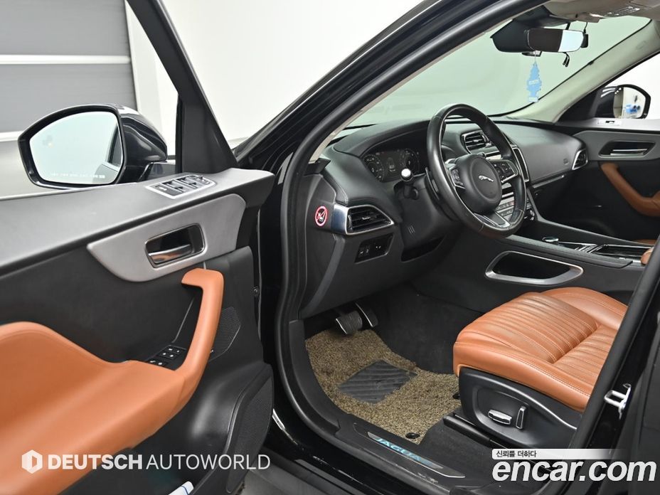 Jaguar F-PACE фото 11