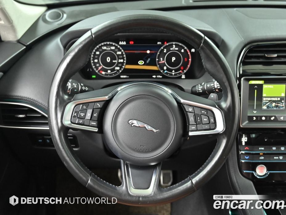 Jaguar F-PACE фото 13