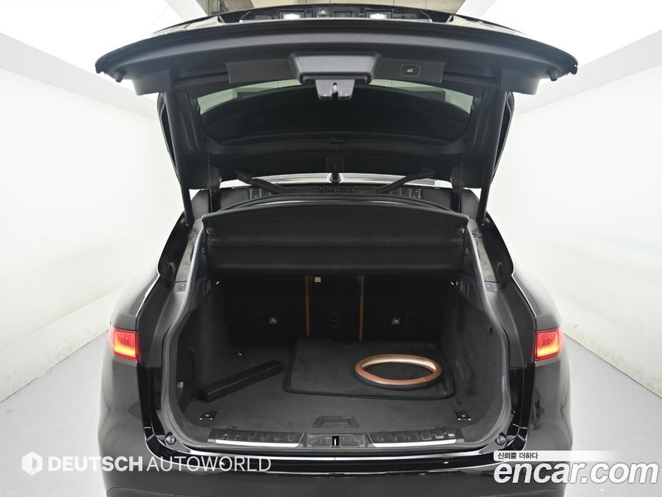 Jaguar F-PACE фото 19
