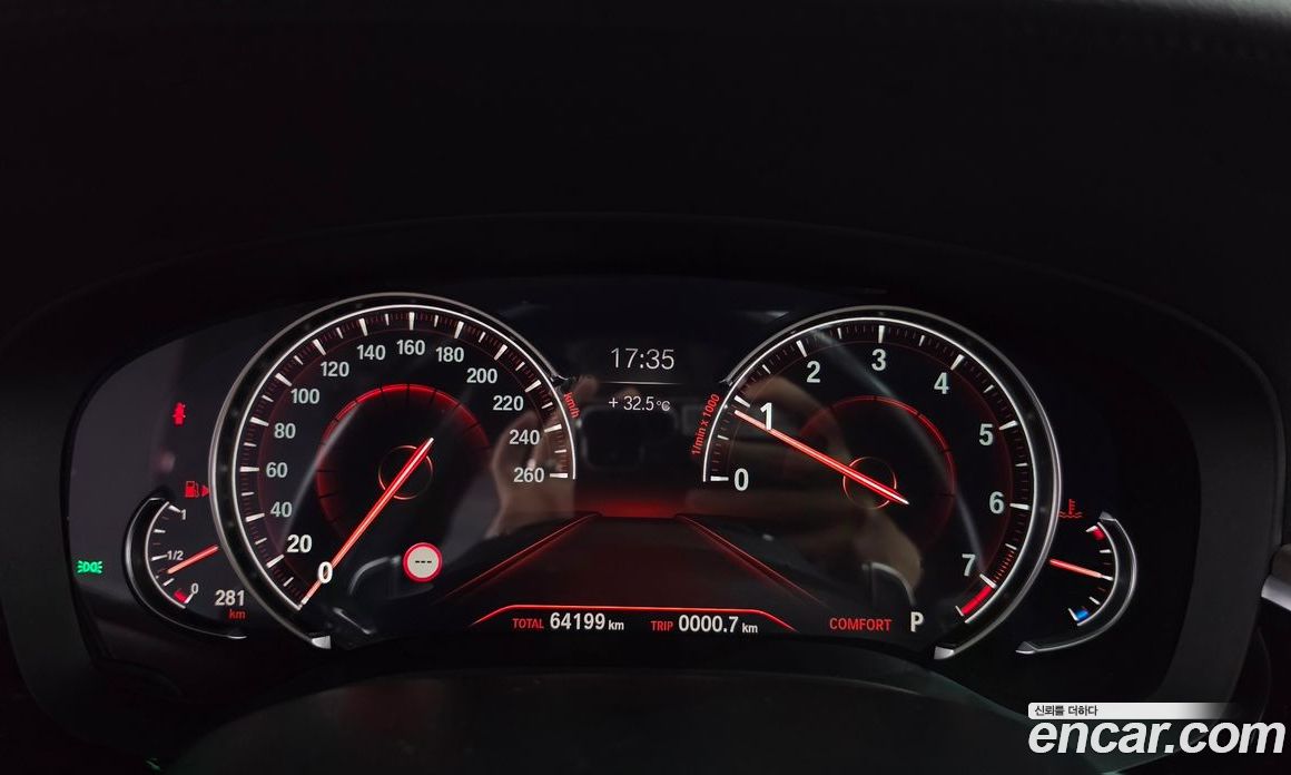 BMW 5-Series (G30) фото 8