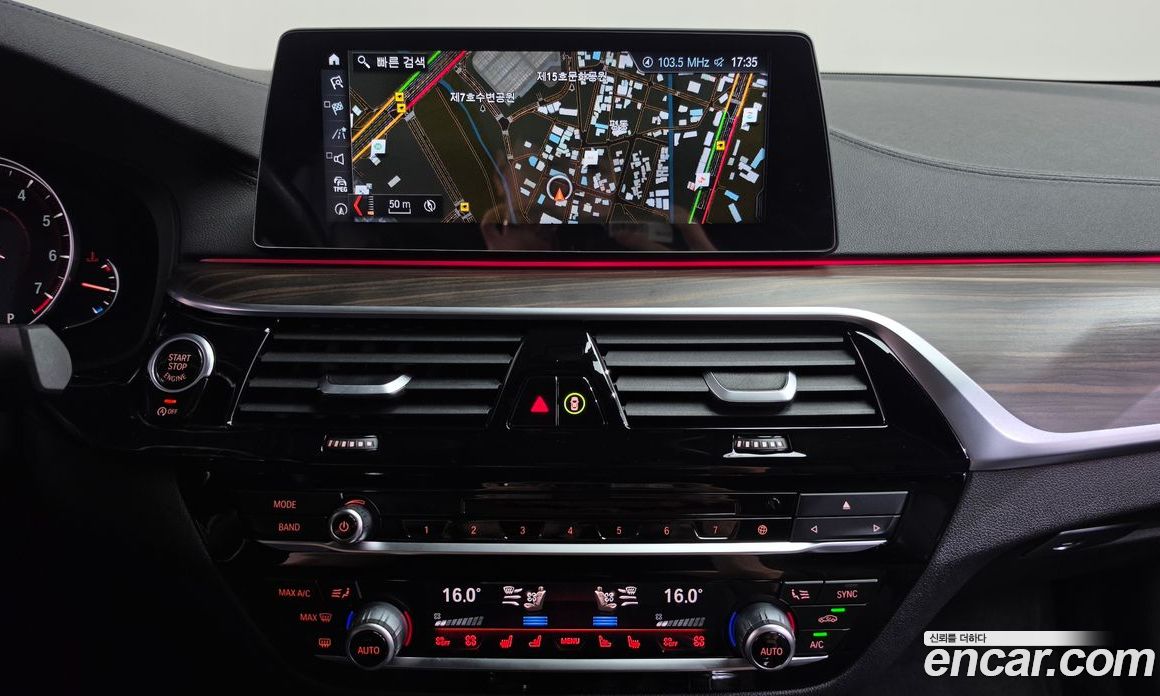 BMW 5-Series (G30) фото 12