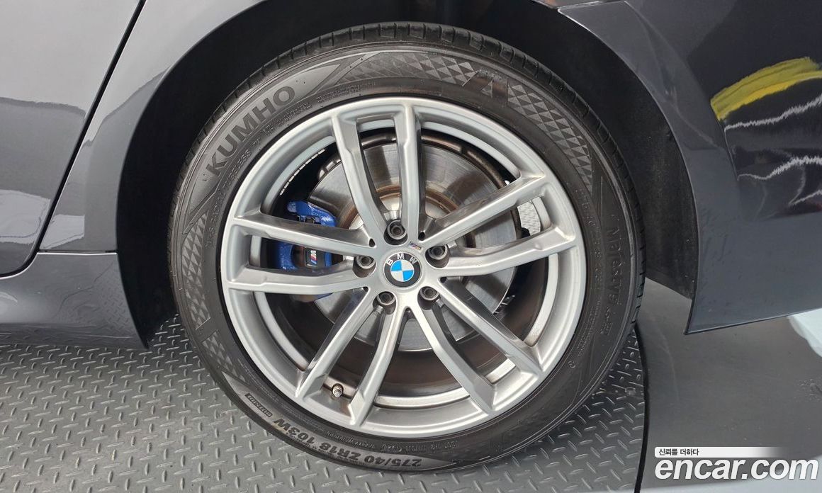 BMW 5-Series (G30) фото 21