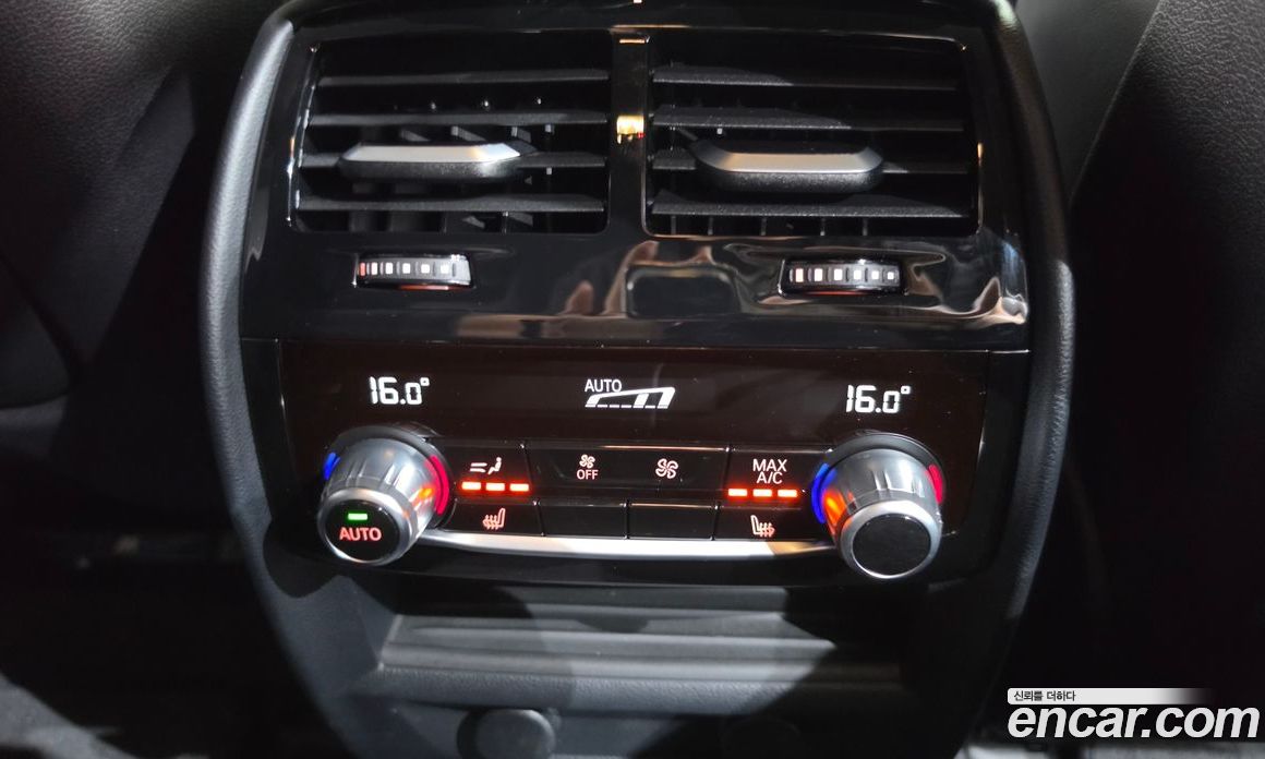 BMW 5-Series (G30) фото 32