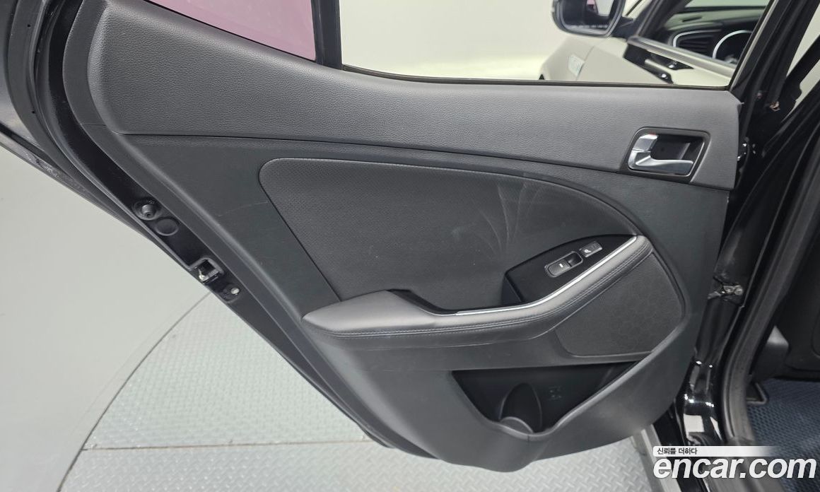 Kia K5 Hybrid фото 25