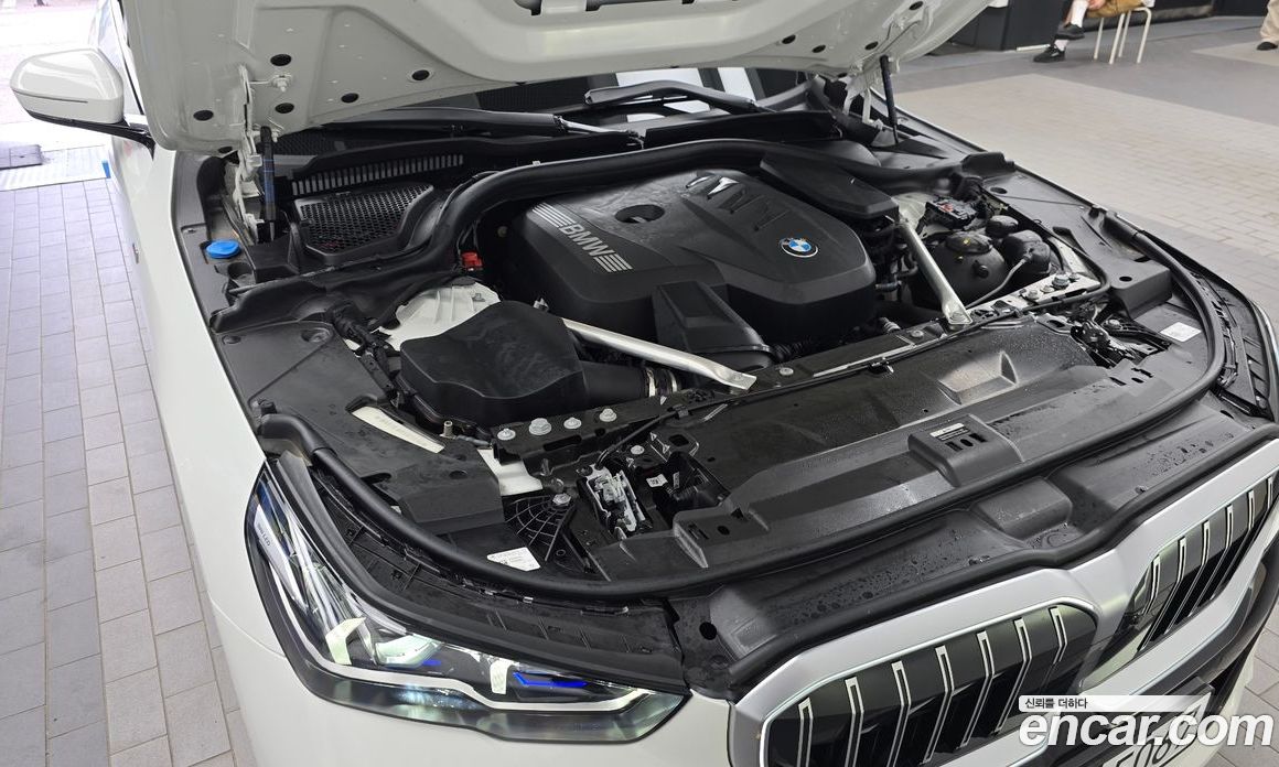 BMW 5-Series (G60) фото 6