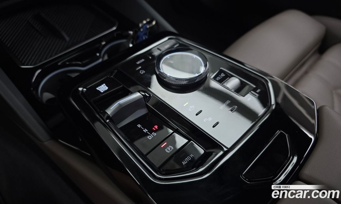 BMW 5-Series (G60) фото 9