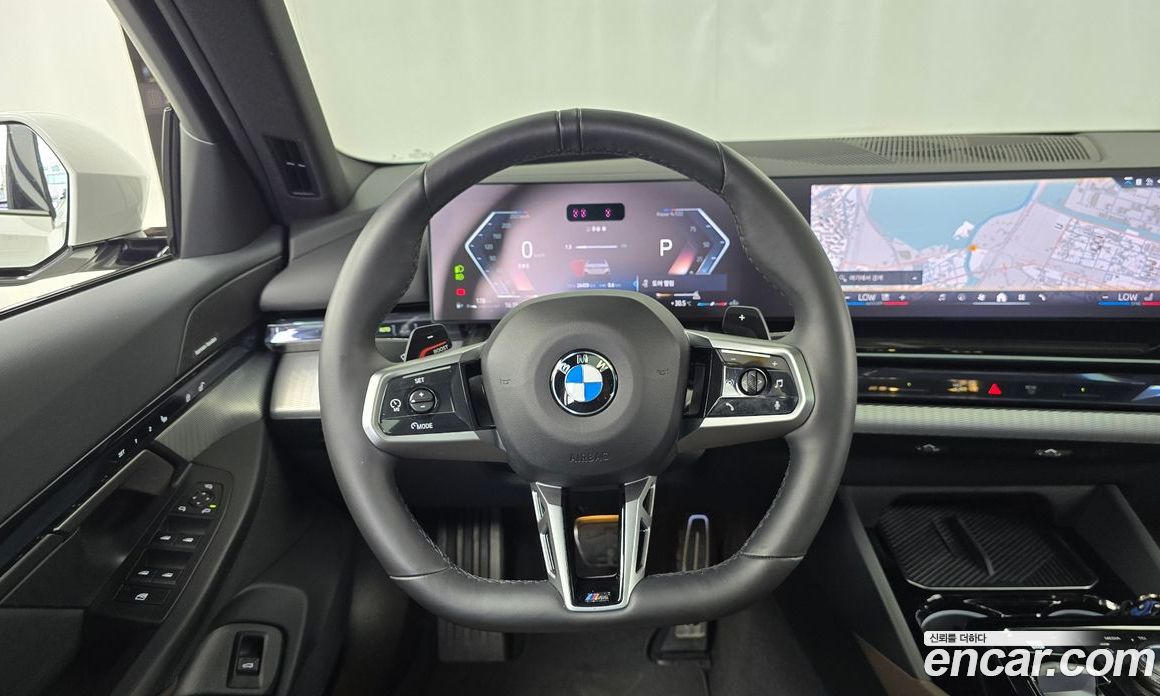 BMW 5-Series (G60) фото 13