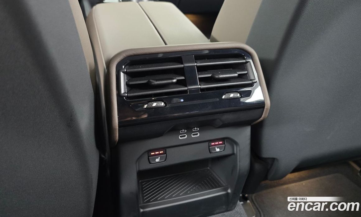 BMW 5-Series (G60) фото 19