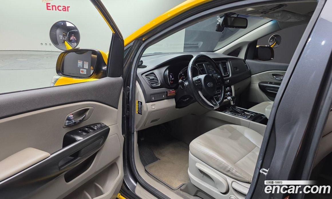 Kia Carnival 3rd Gen фото 10