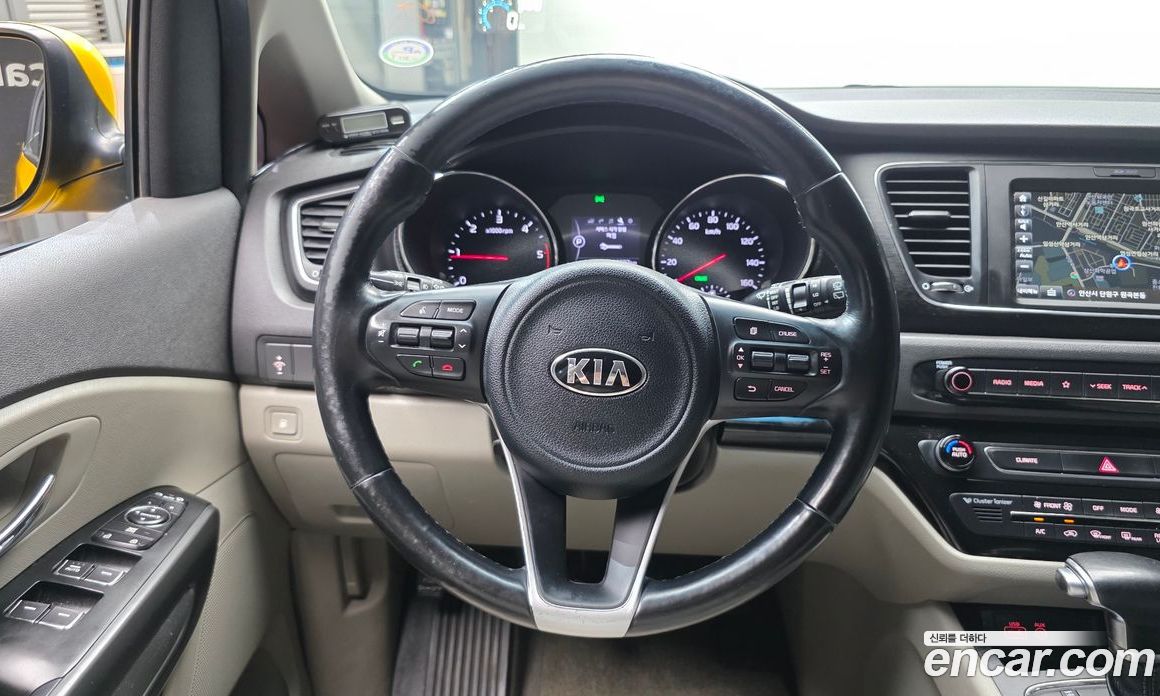Kia Carnival 3rd Gen фото 12