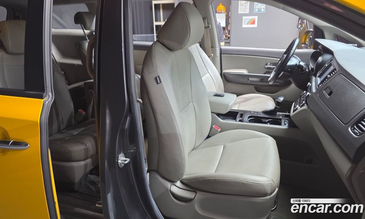 Kia Carnival 3rd Gen фото 26