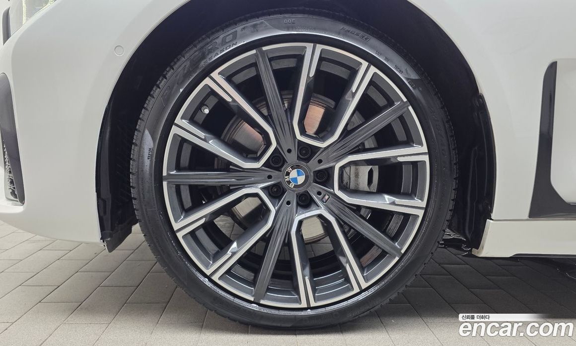 BMW 7-Series (G11) фото 4