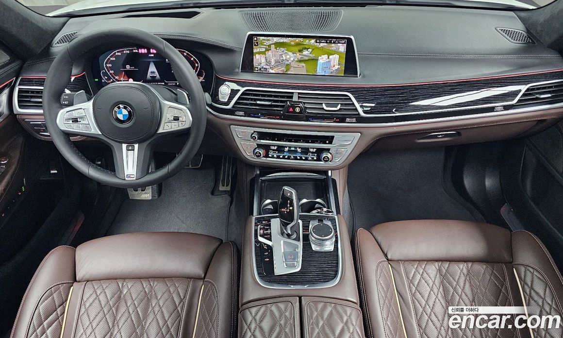 BMW 7-Series (G11) фото 6