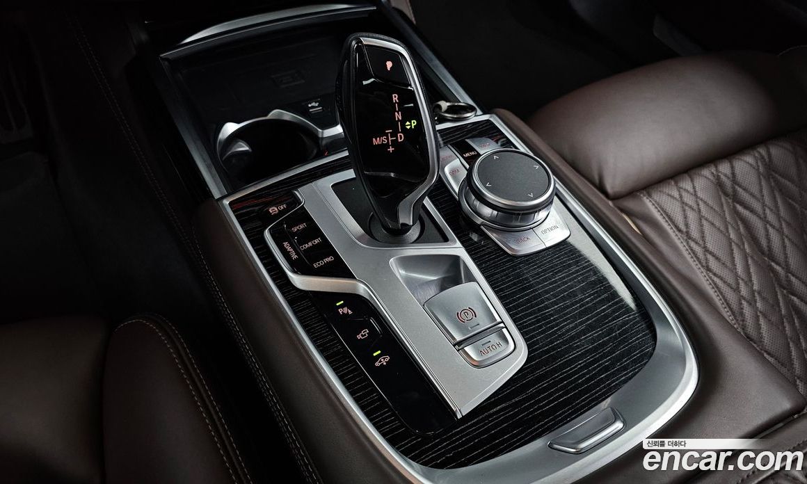 BMW 7-Series (G11) фото 8