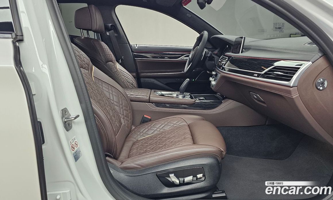 BMW 7-Series (G11) фото 10
