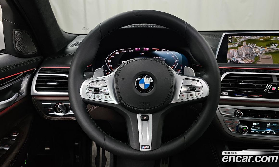 BMW 7-Series (G11) фото 30