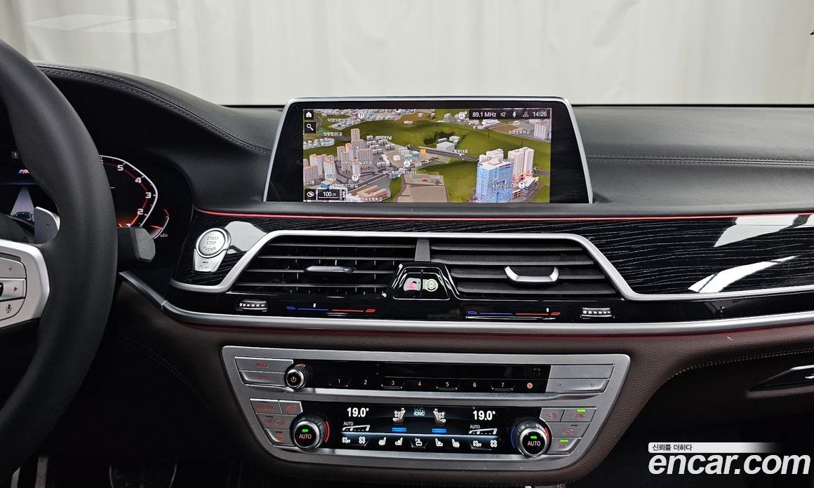 BMW 7-Series (G11) фото 32