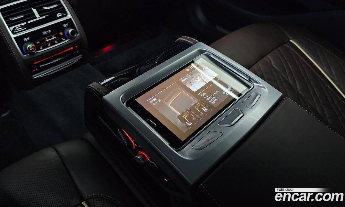BMW 7-Series (G11) фото 35