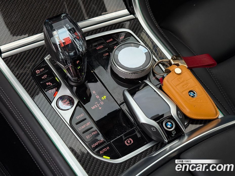 BMW 8-Series (G15) фото 11