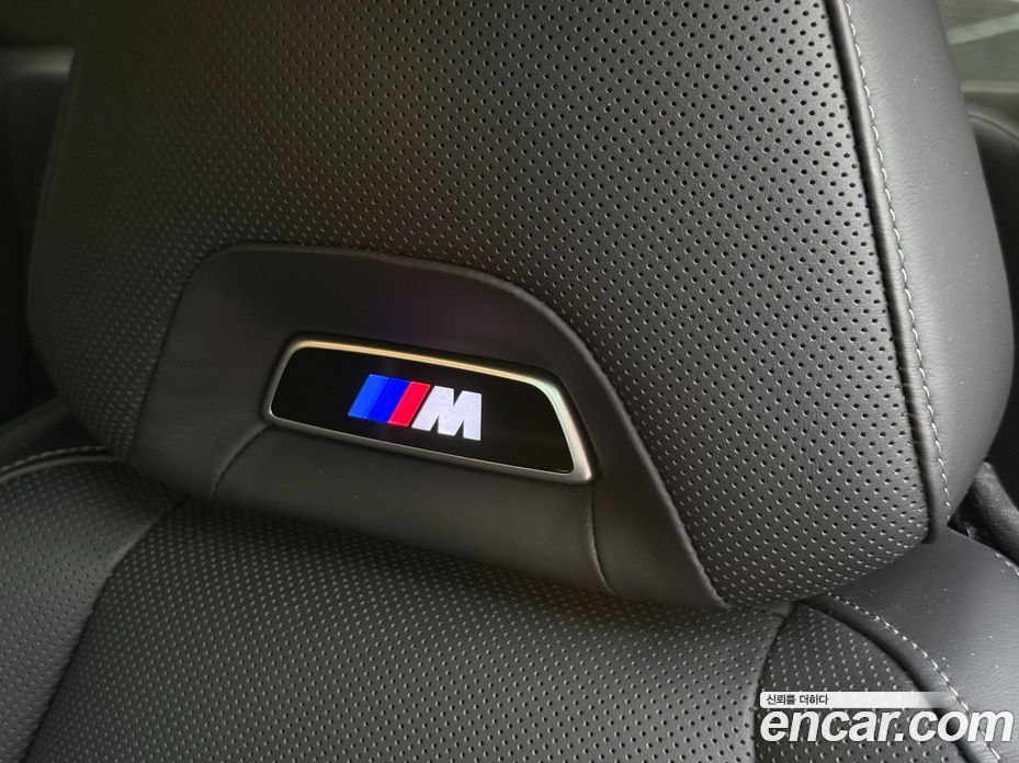 BMW 8-Series (G15) фото 14