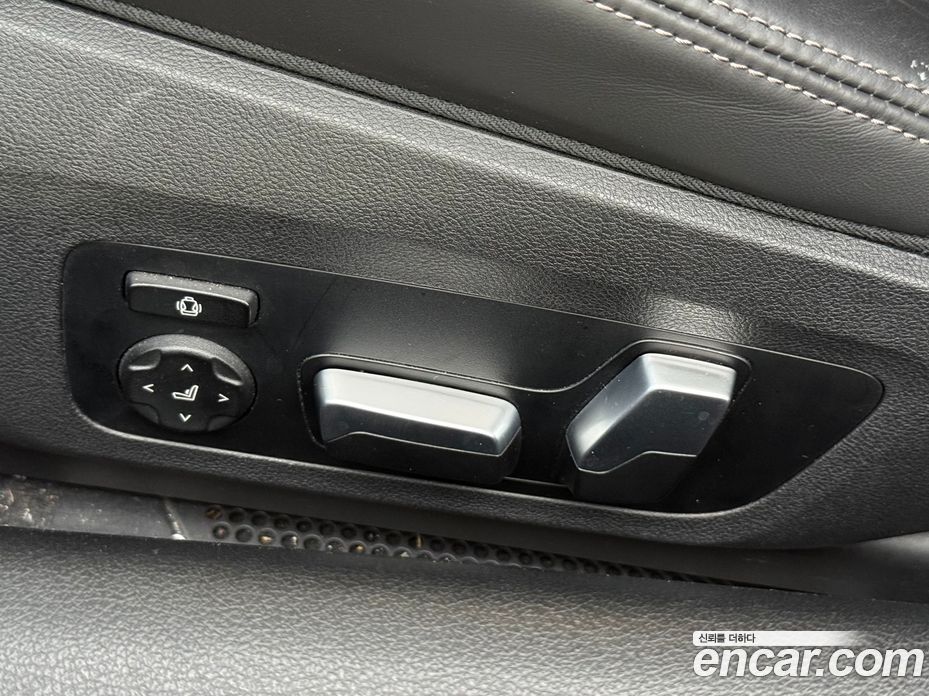 BMW 8-Series (G15) фото 16