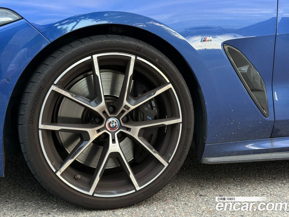 BMW 8-Series (G15) фото 18