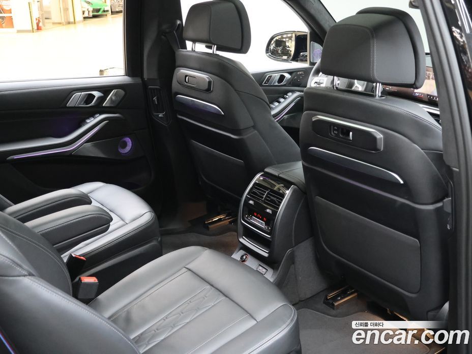 BMW X7 (G07) фото 16
