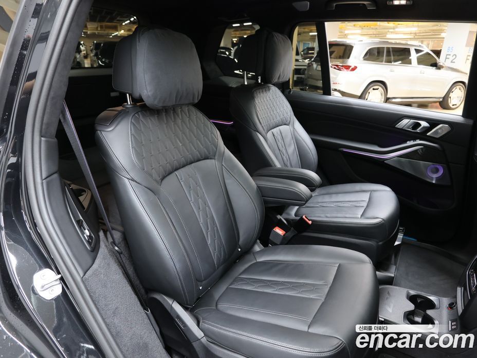 BMW X7 (G07) фото 17