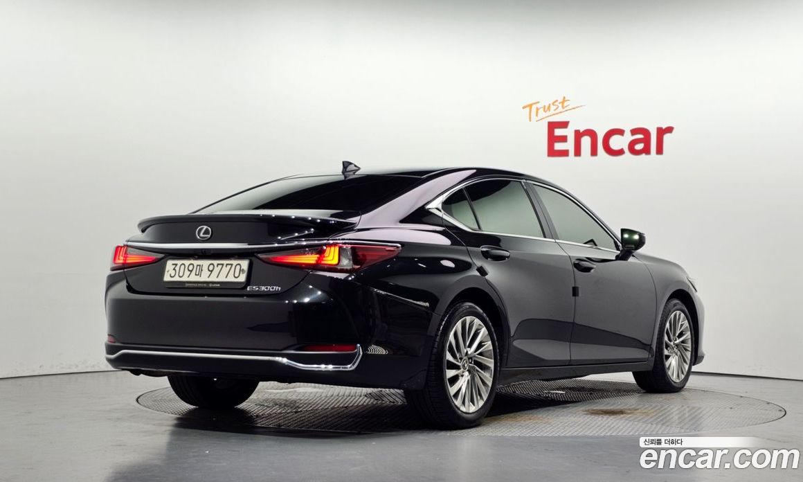 Lexus ES300h 7th Gen фото 2