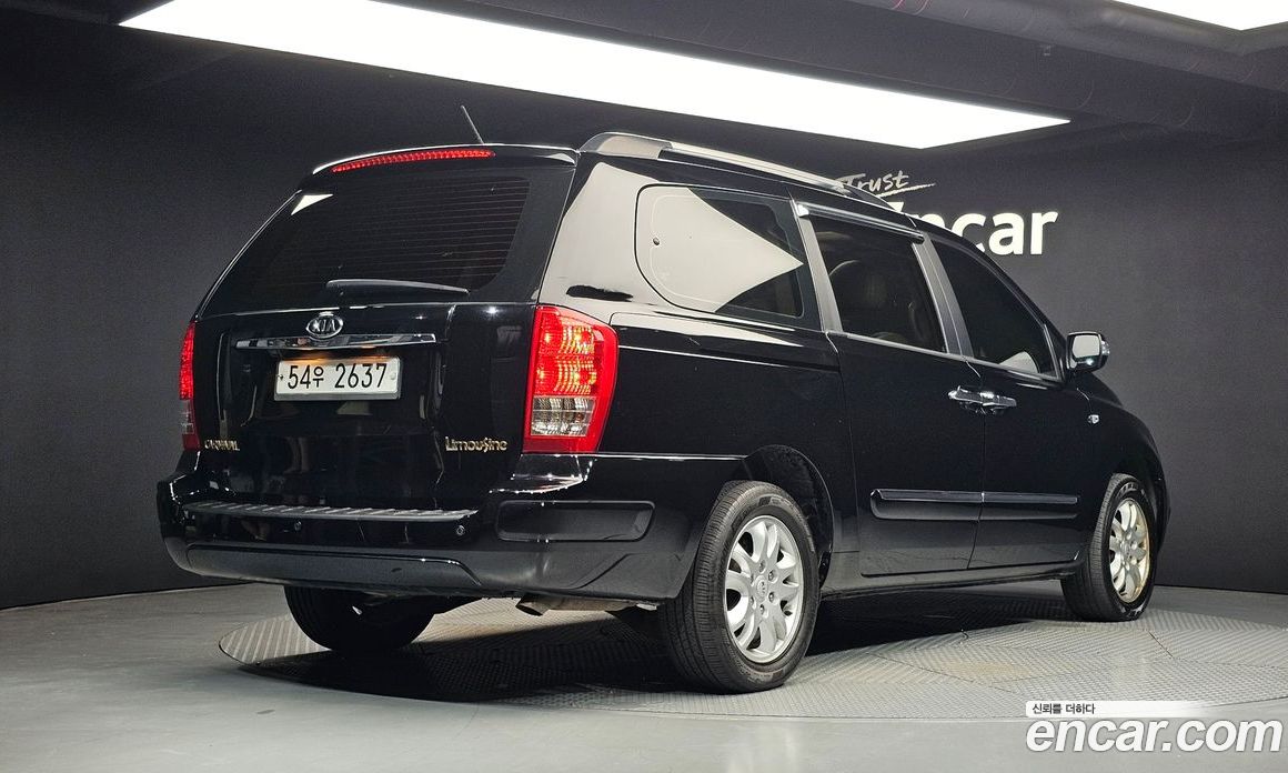 Kia Carnival 2nd Gen Restyling фото 2