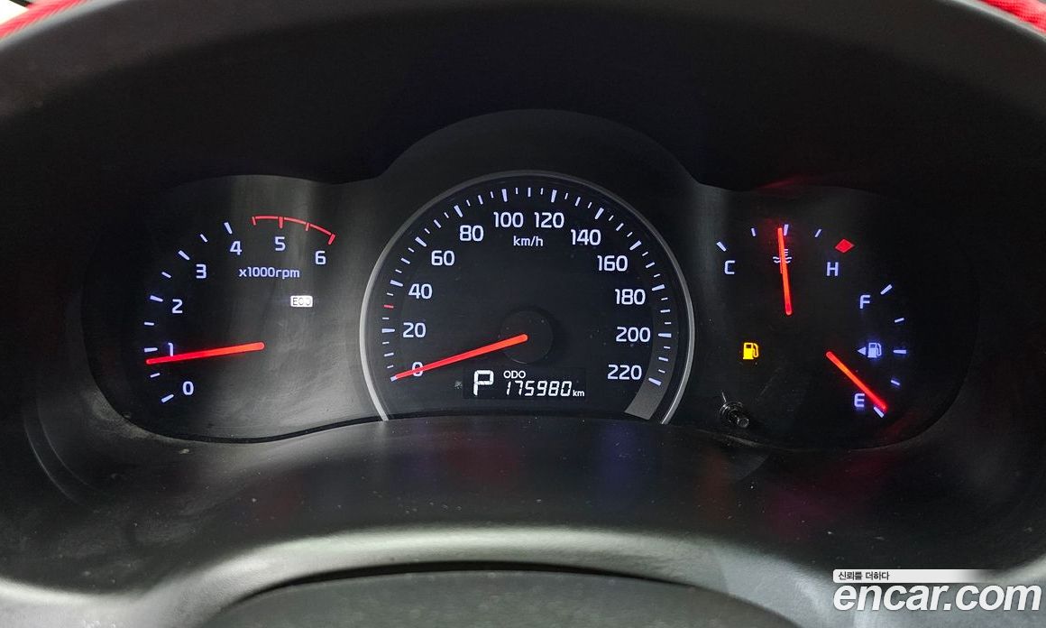 Kia Carnival 2nd Gen Restyling фото 8