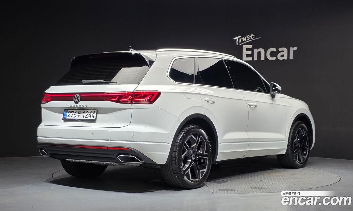 Volkswagen Touareg 3rd Gen фото 2