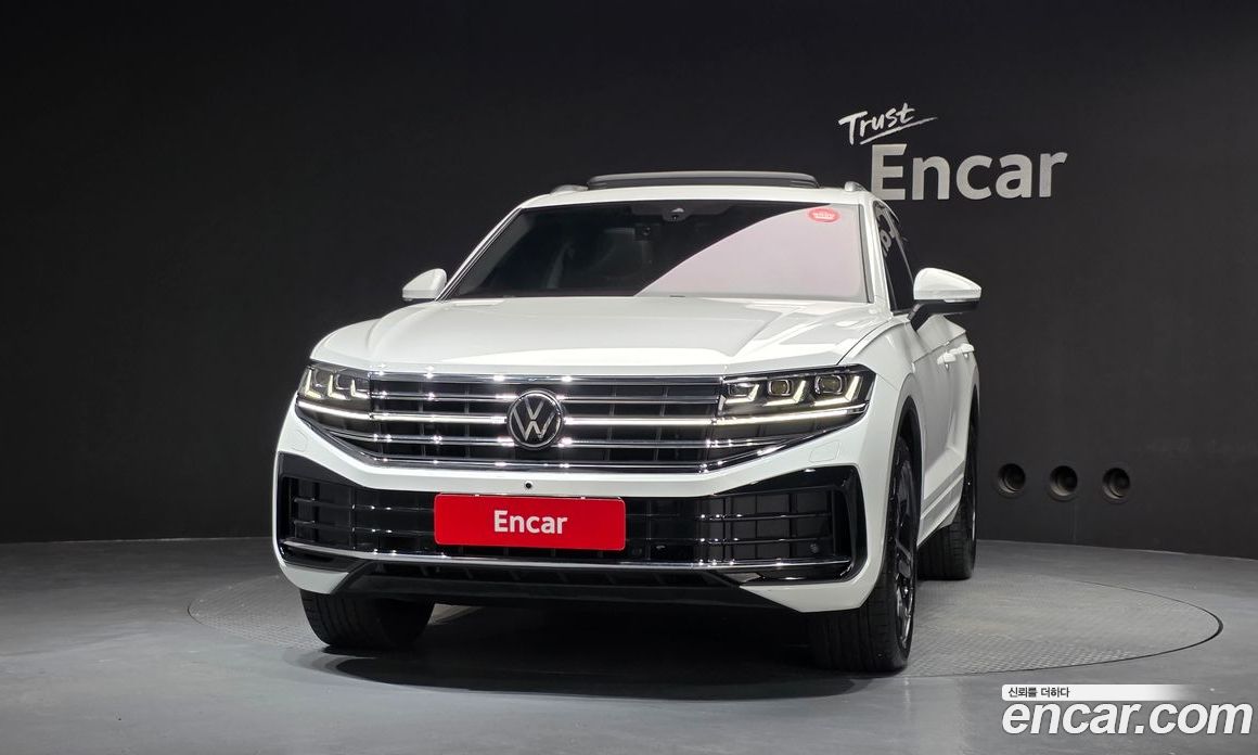 Volkswagen Touareg 3rd Gen фото 3
