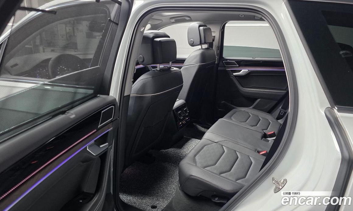 Volkswagen Touareg 3rd Gen фото 11