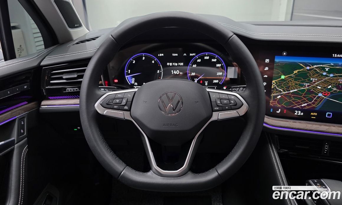 Volkswagen Touareg 3rd Gen фото 13