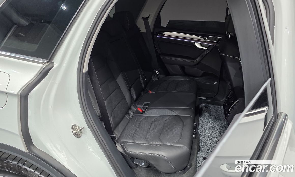 Volkswagen Touareg 3rd Gen фото 26