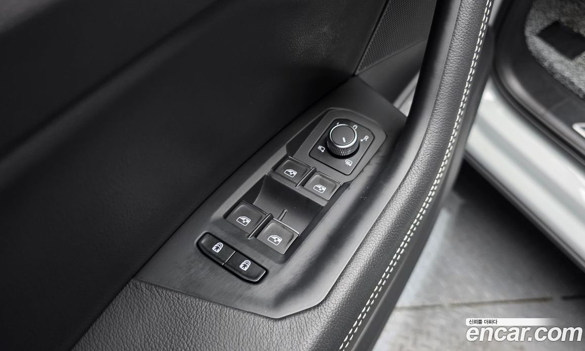 Volkswagen Touareg 3rd Gen фото 29