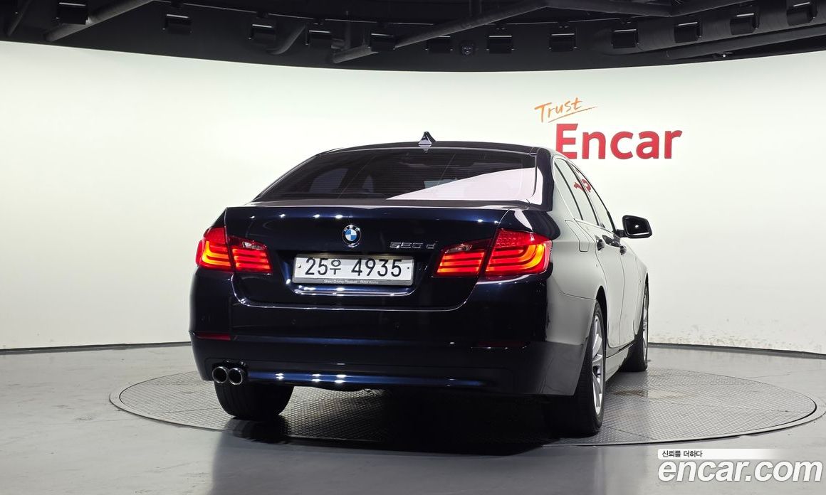 BMW 5-Series (F10) фото 4