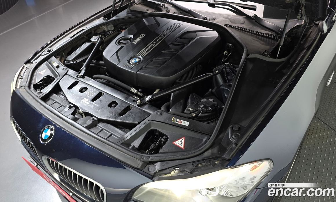 BMW 5-Series (F10) фото 6