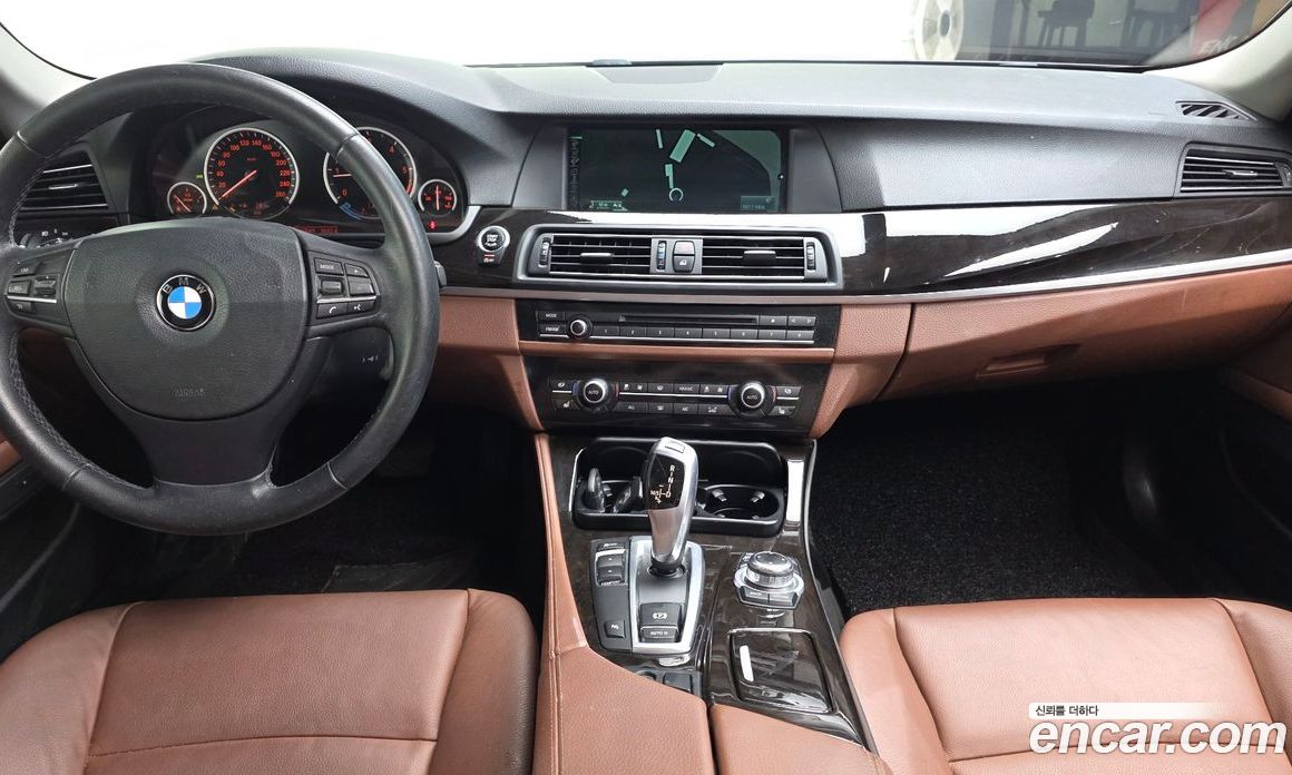 BMW 5-Series (F10) фото 7
