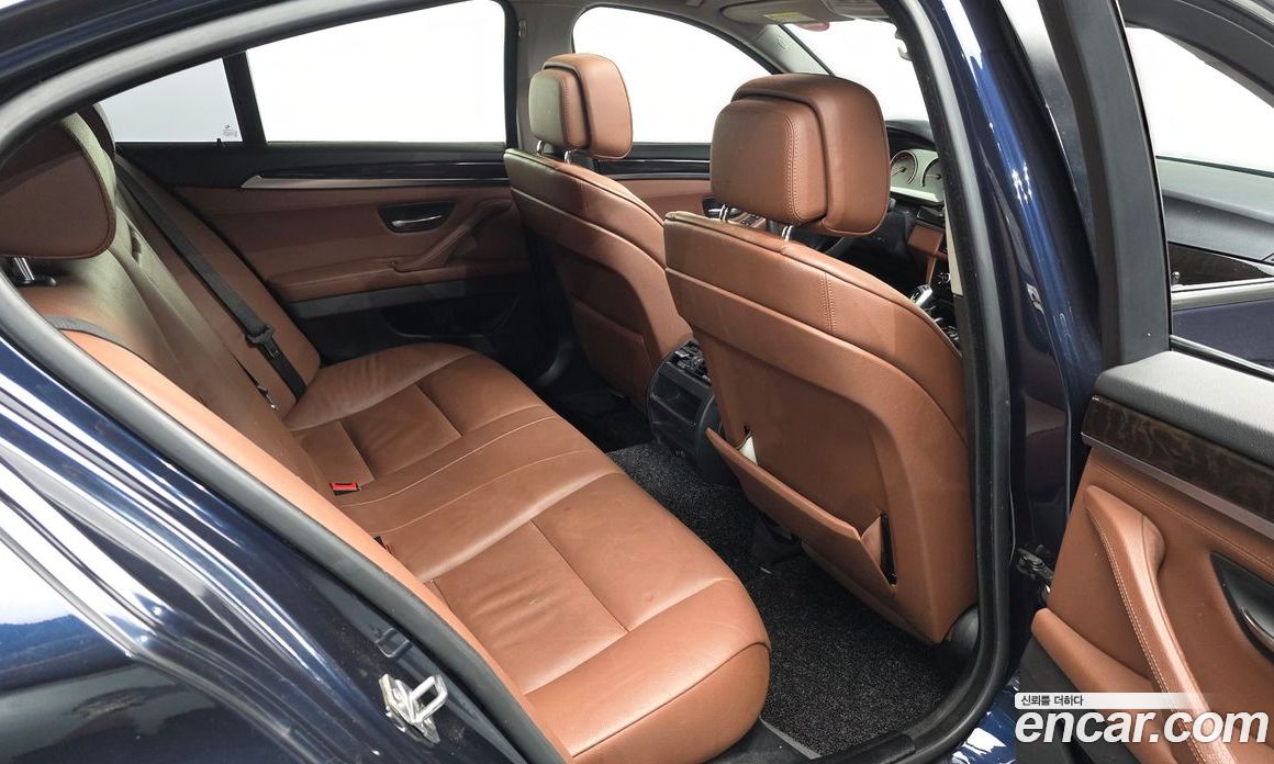 BMW 5-Series (F10) фото 12