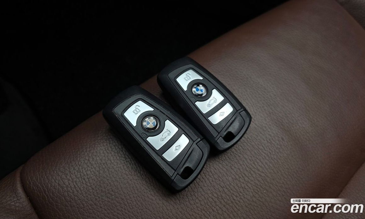 BMW 5-Series (F10) фото 18