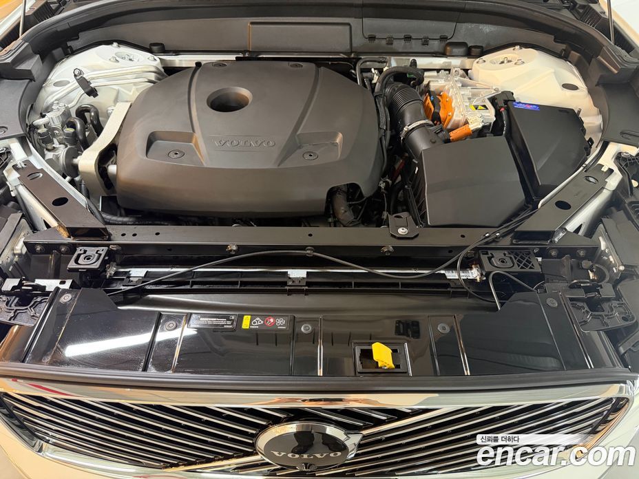 Volvo XC60 2nd Gen фото 6