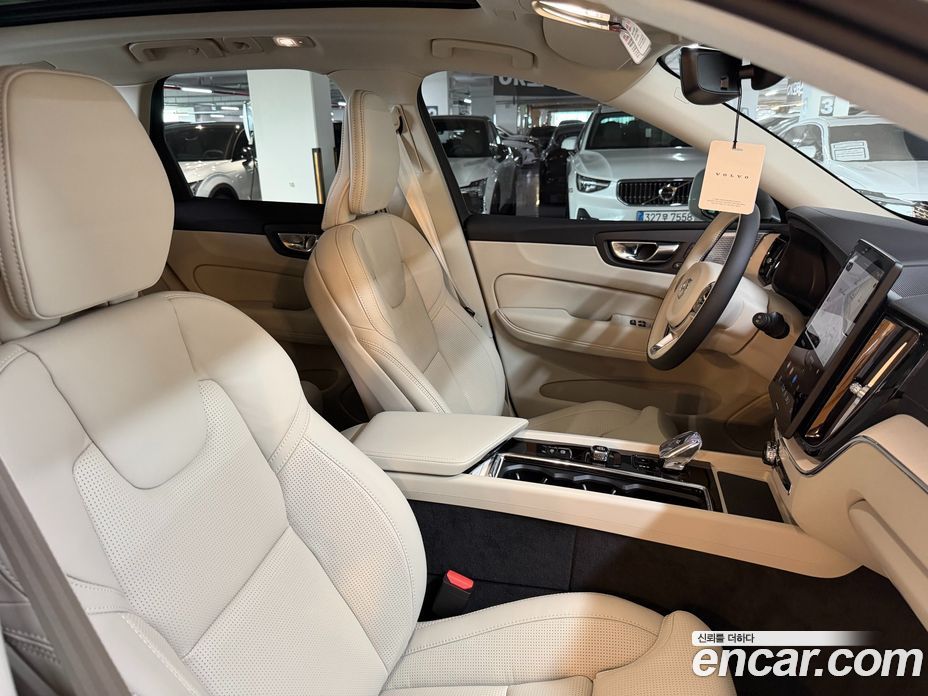 Volvo XC60 2nd Gen фото 10