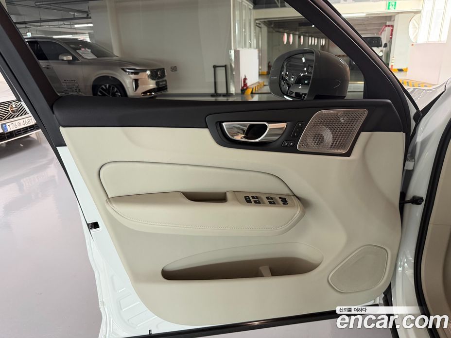 Volvo XC60 2nd Gen фото 15