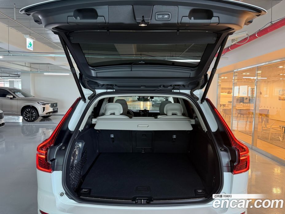 Volvo XC60 2nd Gen фото 17